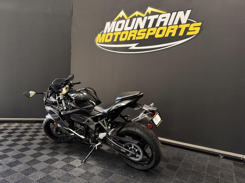 2026 Kawasaki Ninja® ZX™-4RR ABS | Mountain Motorsports