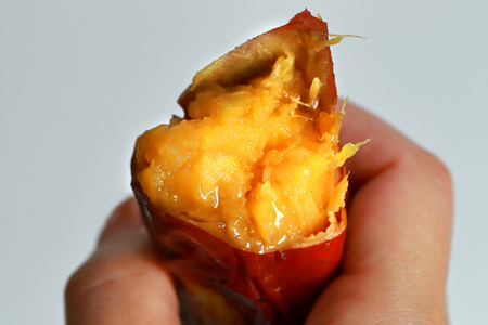 黄金の蜜が滴る究極の焼き芋職人の焼き方を再現。進化した『超蜜