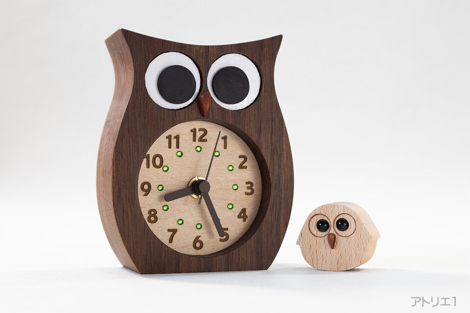 子ふくろうがついているふくろうの置き時計【クオーツ時計】 | iichi