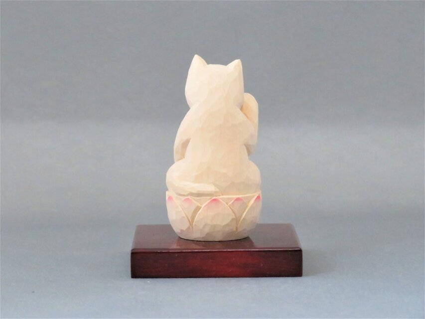 木彫り 右手で招き猫 猫仏2003 | iichi 日々の暮らしを心地よくする