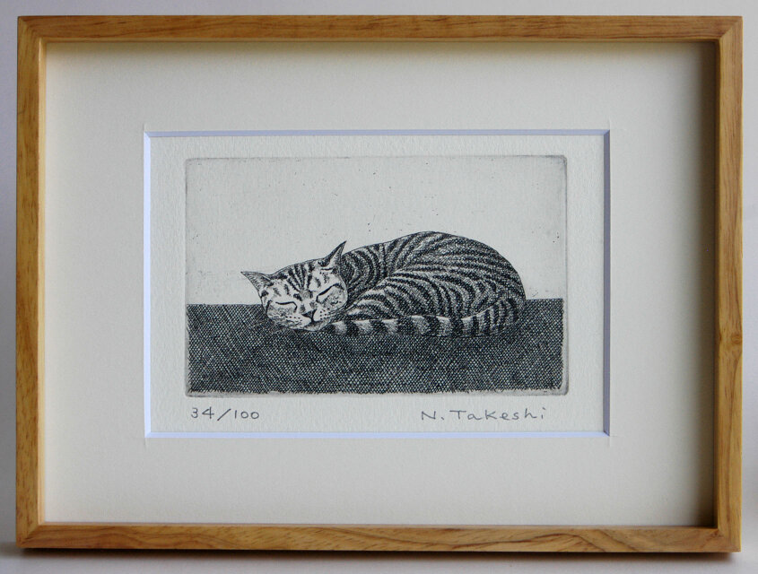 お昼寝の猫 / 銅版画 (額あり） | iichi 日々の暮らしを心地よくする