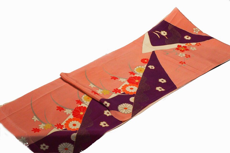 s001402 花紋様着物ハギレ・桃・紫☆古布・古裂/絞り/錦紗縮緬/正絹/人