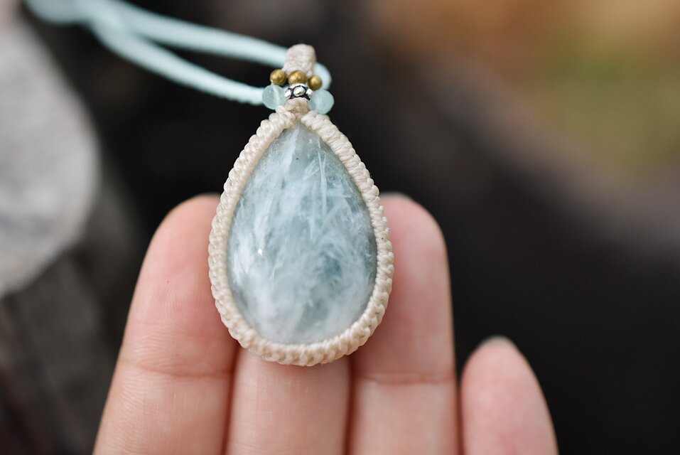 エンジェルフェザーフローライトマクラメ編みネックレス♡希少2色