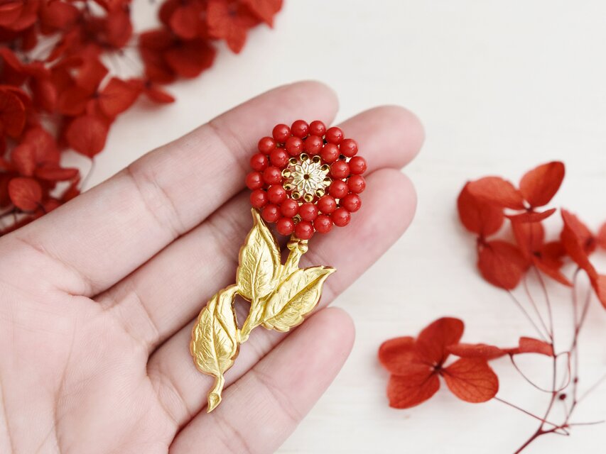 ブローチ】赤珊瑚・クラシック アンティークレトロな一輪のお花