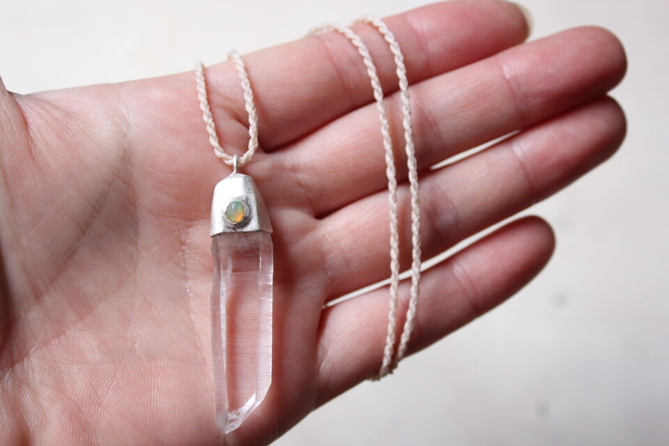 水晶のネックレス SV925/オパール/マクラメコード | iichi 日々の