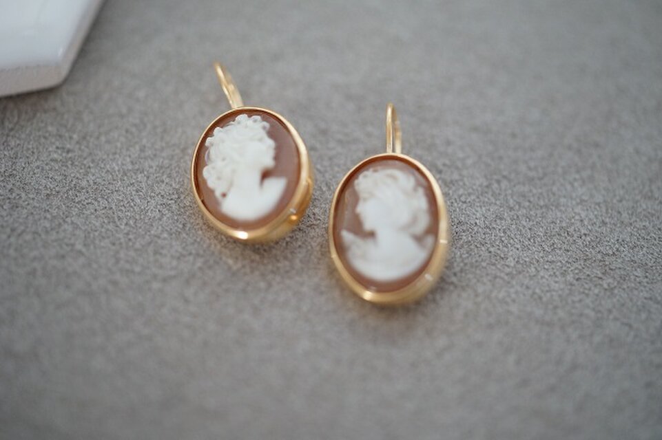 seasons】18kgp シェルカメオピアス（L） | iichi 日々の暮らしを