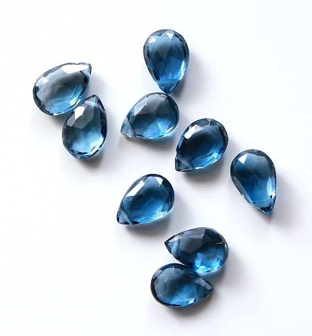 K18 高品質ロンドンブルートパーズ(平ドロップ) フックピアス~RADIANT