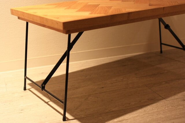 ヘリンボーンの折りたたみテーブル【ハンドメイド家具】 ヘリンボーン