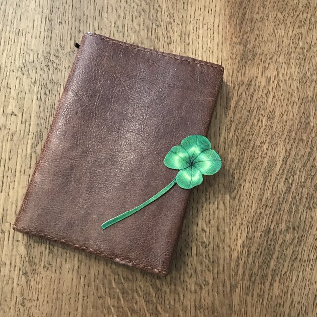 本革 葉っぱ 四つ葉 クローバー ブックマーク | iichi 日々の暮らしを