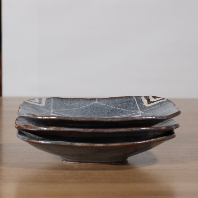 鼠志野長角皿】s304 | iichi 日々の暮らしを心地よくするハンドメイド