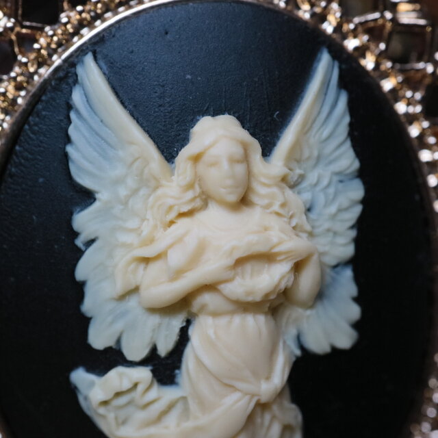 アンティーク 天使の彫刻 ブローチ アンティーク 天使の彫刻 ブローチ