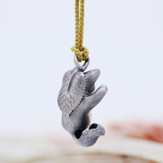 変化狐の根付/こんこんちき | iichi 日々の暮らしを心地よくする