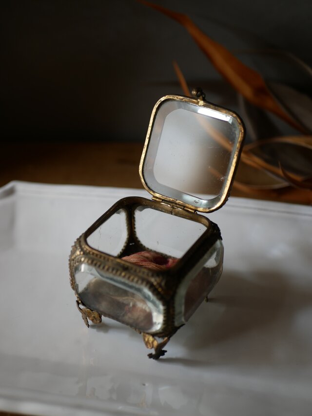 面取りガラスのジュエリーボックス フランスアンティーク アンティーク