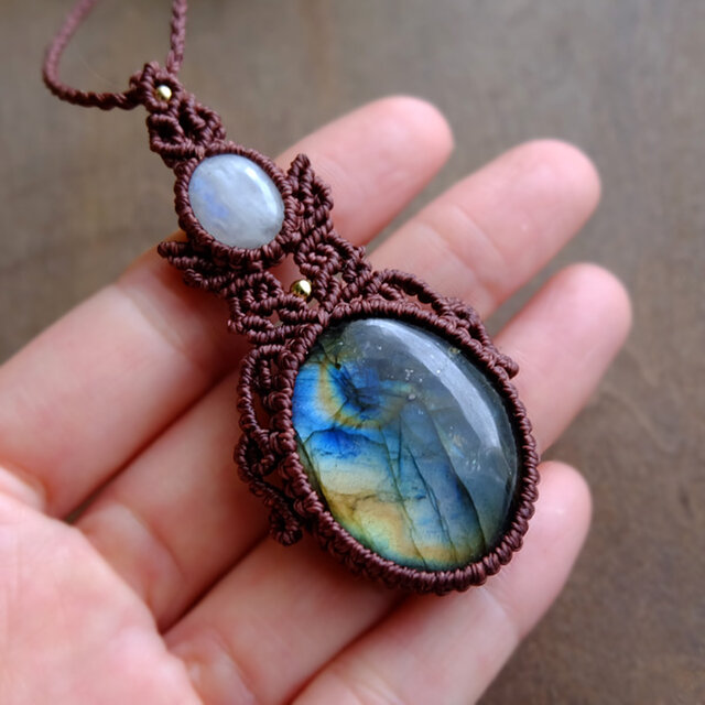 大きめラブラドライト・ムーンストーン（6月誕生石） マクラメ