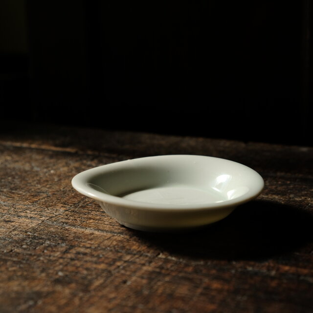 白で素敵◇見込みに寿。瀬戸焼 寿文白磁陽刻小皿 骨董/antiques 明治