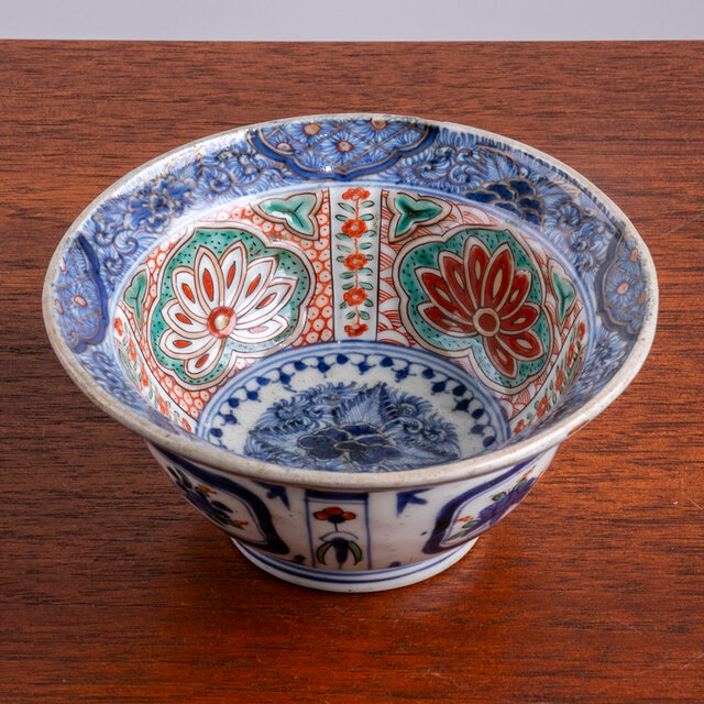 古伊万里 染錦 唐華文 鉢 明治時代 | iichi 日々の暮らしを心地よく