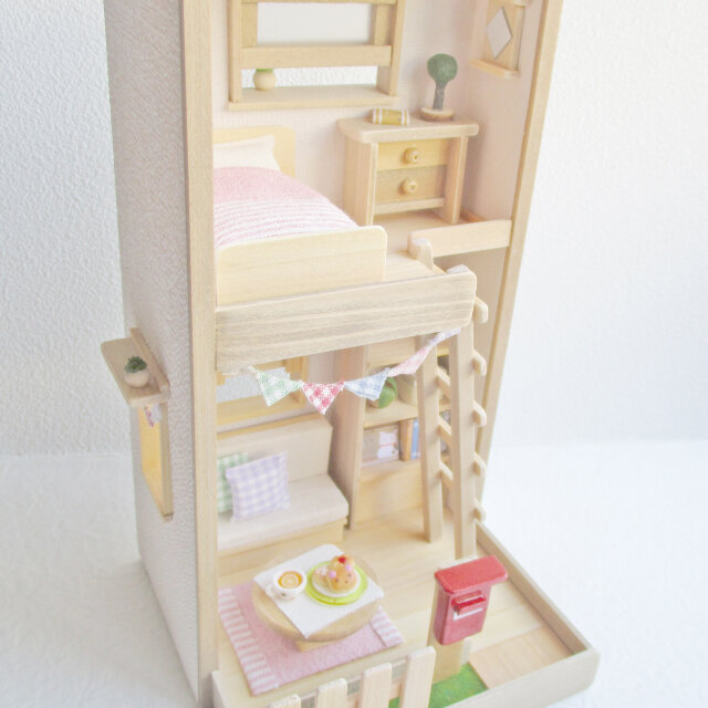 ちいさな2階建てハウス ミニチュア・ドールハウス・W12㎝×D11㎝×H21