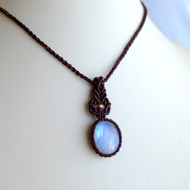 ムーンストーン（スリランカ産）ブルーシラーが美しい天然石 マクラメ