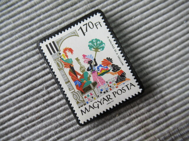 ハンガリー 童話切手ブローチ 7409 | iichi 日々の暮らしを心地よく