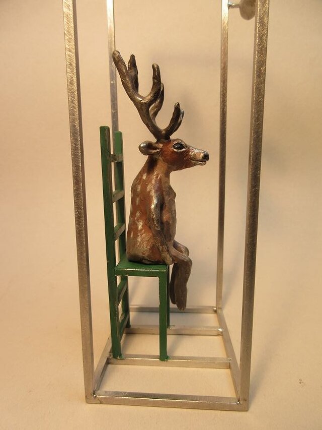 受注制作 壁掛けオブジェ「座るシカ」 | iichi 日々の暮らしを心地よく