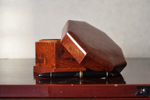 欅玉杢八角小箱拭きうるし仕上げ(A) | iichi 日々の暮らしを心地よく