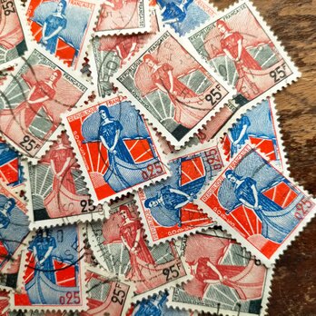 DAISY PAPER 【ヴィンテージ切手】世界をぐるっと旅気分 作品一覧