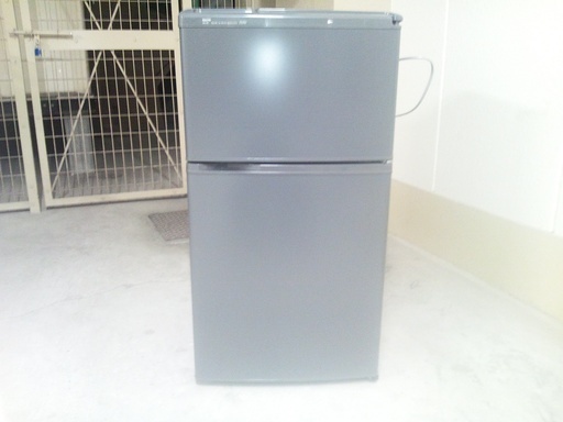 中古美品 サンヨー(SANYO) 2ドア冷凍冷蔵庫 SR-9P 86L 天板耐熱仕様100