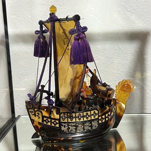 本鼈鳳凰宝船の置物 縁起物 オブジェ ガラスケース付き 本鼈甲 帆船