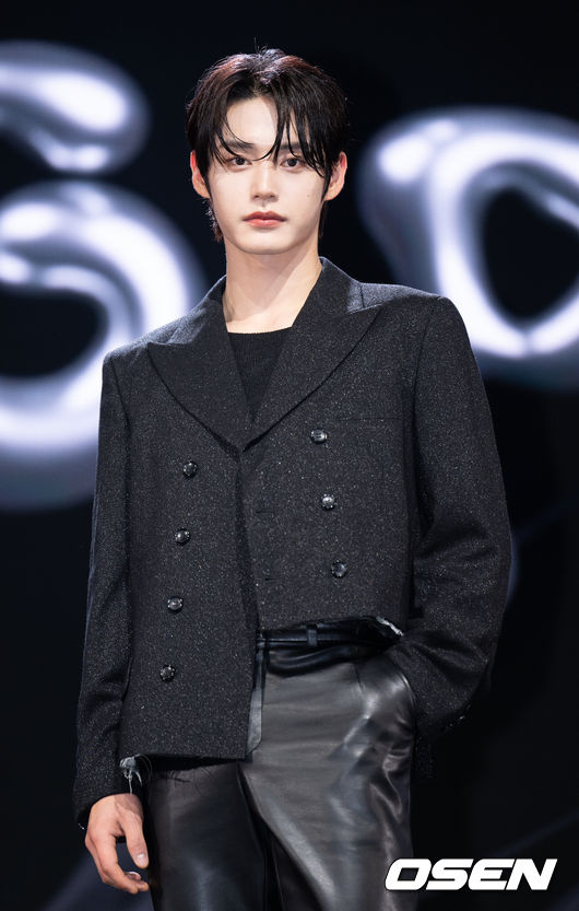 最終値下げ1〜3枚目全てセット ゼベワン キムジウン 生サイン入り