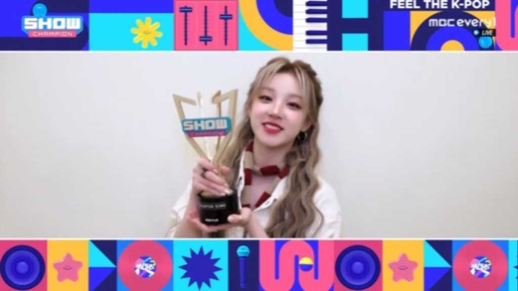 ソヨン idle (G)I-DLE サイン入りチェキ ソヨン idle (G)I-DLE サイン