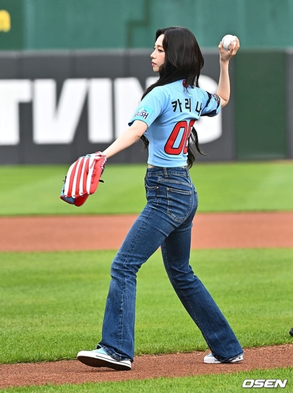 カリナ aespa 野球 ユニフォーム MLB野球ユニフォーム×エスパ KARINA