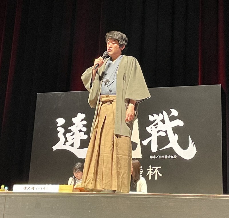 森内俊之九段、10年ぶりの棋戦優勝 羽生九段退け達人戦初V [写真特集1