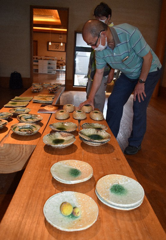 料理人にも人気 伊賀焼、蓮さん作陶展 名張 ／三重 | 毎日新聞
