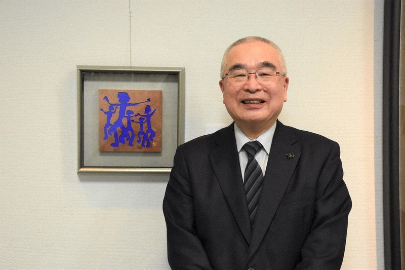 トンパ文字アートに 薄田東仙さんら刻字展 新潟 ／新潟 | 毎日新聞