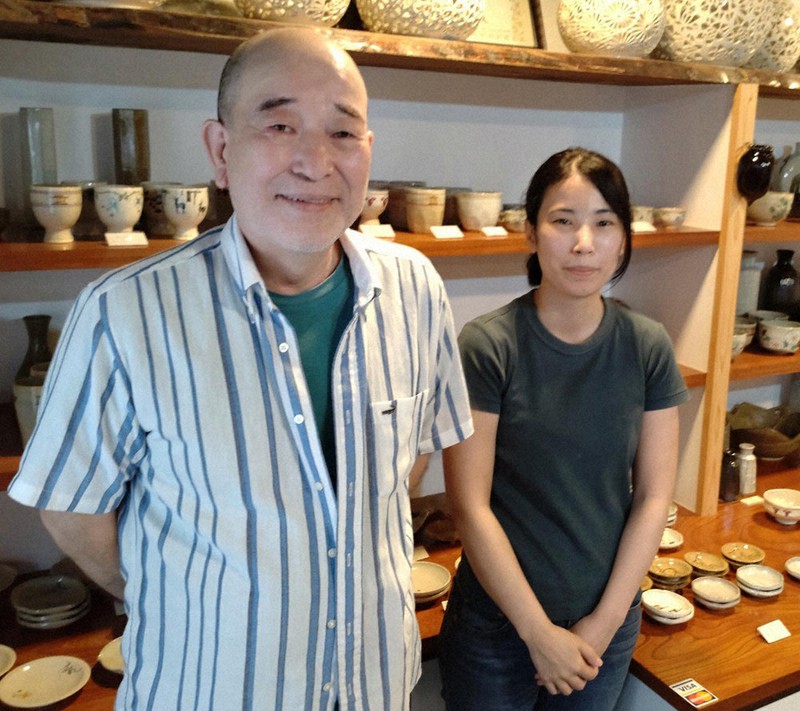 奈良のワザ：赤膚焼 寧屋工房・武田高明さん（奈良市） 燈火器、優しく