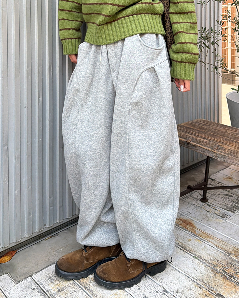 ユニセックス）ユニークセンターシームタック裏起毛ジョガーパンツ