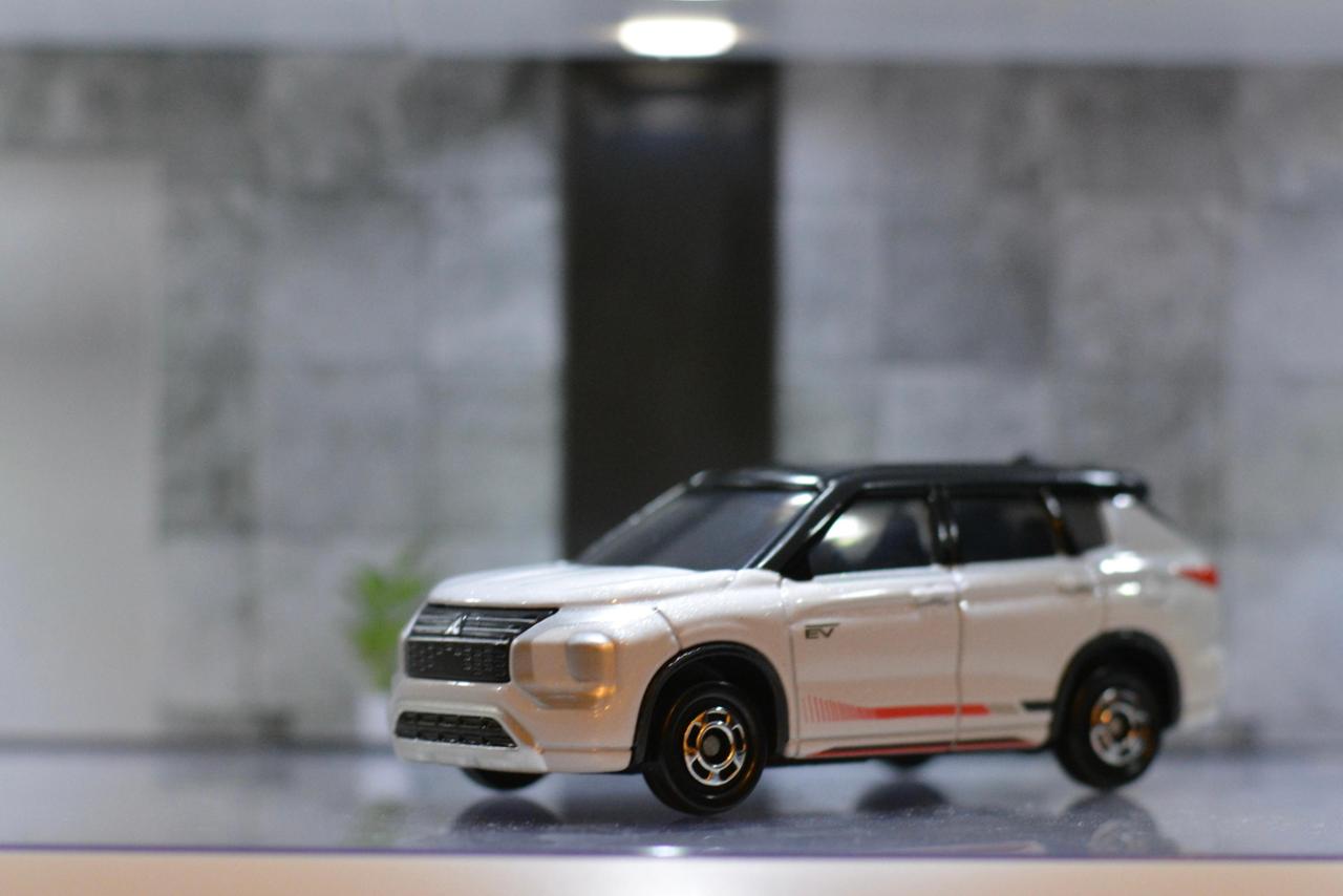 トミカ トイザらス限定 三菱 アウトランダー ラリーアートデザイン仕様