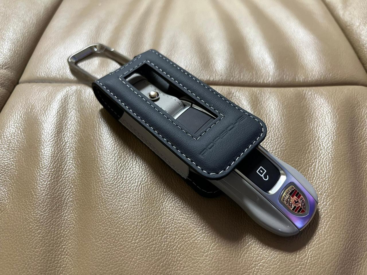 純正 Porsche ポルシェ レザーキーケース ブラック エンブレム付き