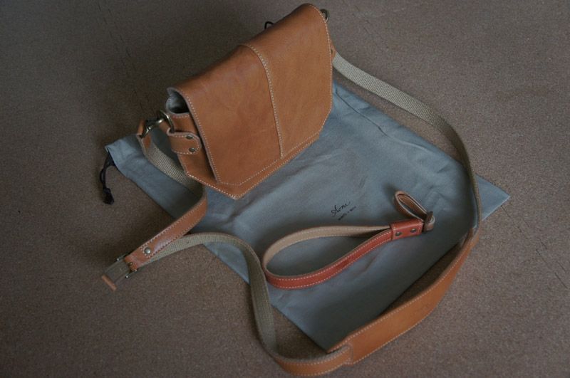 acru カメラバッグ kisou 卉奏 acru レザー カメラバッグ 仕切2枚付