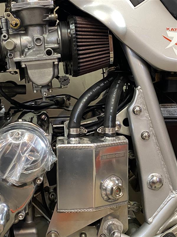 オオノスピード製オイルキャッチタンク取付（スズキ GSX1100S KATANA