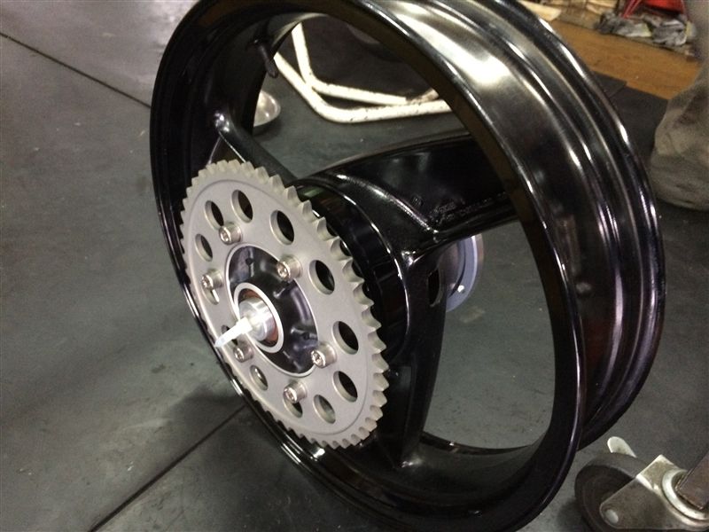 ZRX400スペック、大径アクスルシャフト20パイ