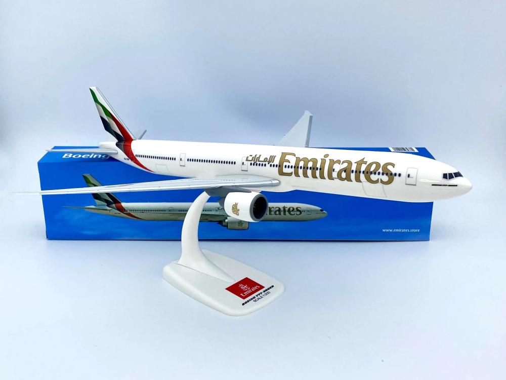エミレーツ航空 B777-300ER プラモデル 1/200 エミレーツ航空