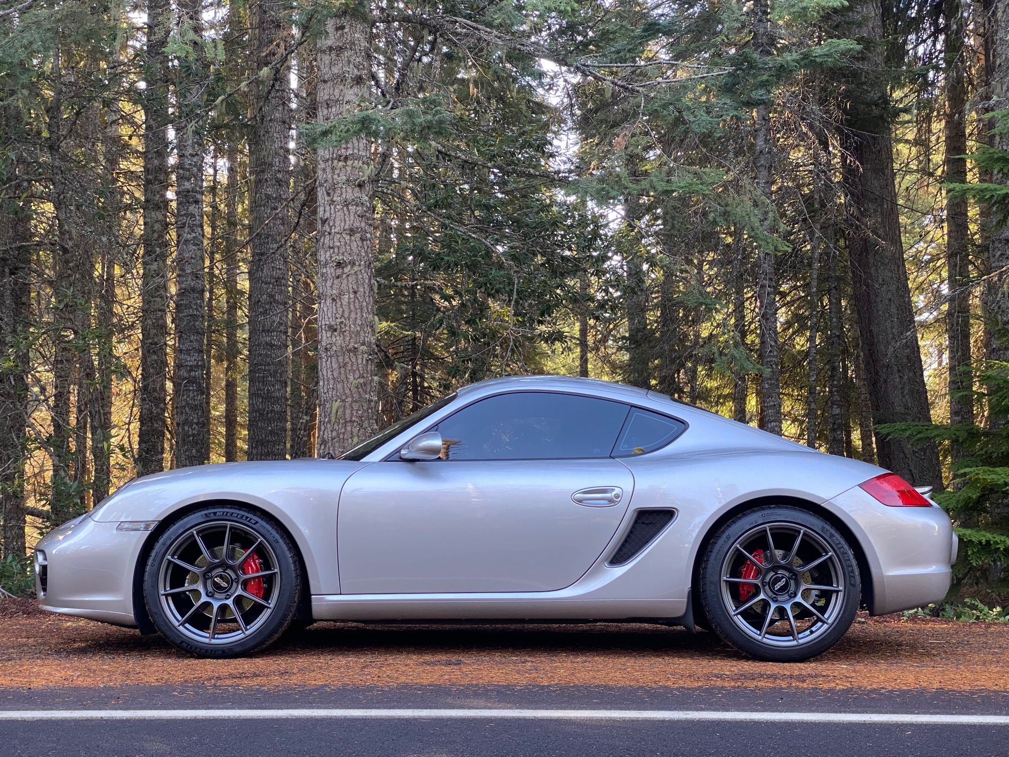Porsche 987 Cayman S with 19