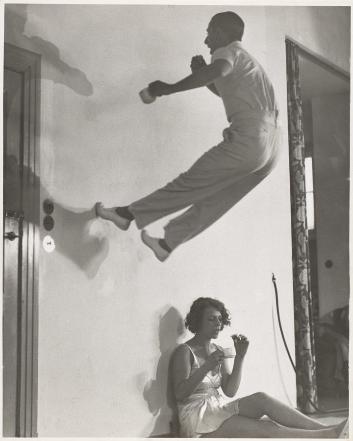 Martin Munkácsi - Fun During Coffee Break - The Metropolitan