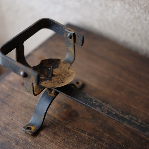 時代 寂れた古鉄 自在手燭台 A（明治−昭和初期頃） – 逢季荘