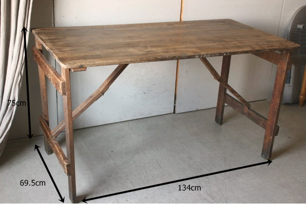 イベントテーブルとして使える折りたたみテーブル イギリス