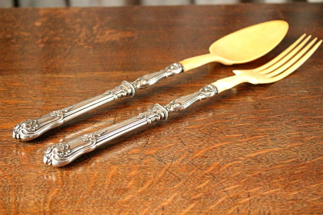 ベークライトとシルバープレートが素敵なサービング用フォーク
