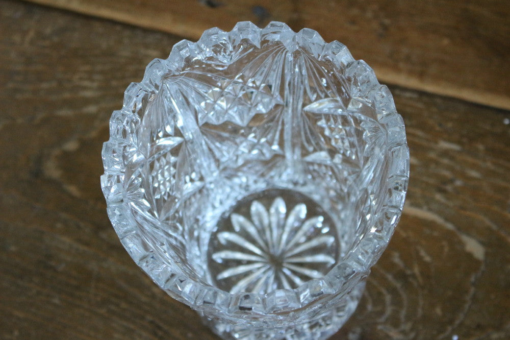 どっしり安定感のあるフラワーベース（高さ15.5cm） イギリス