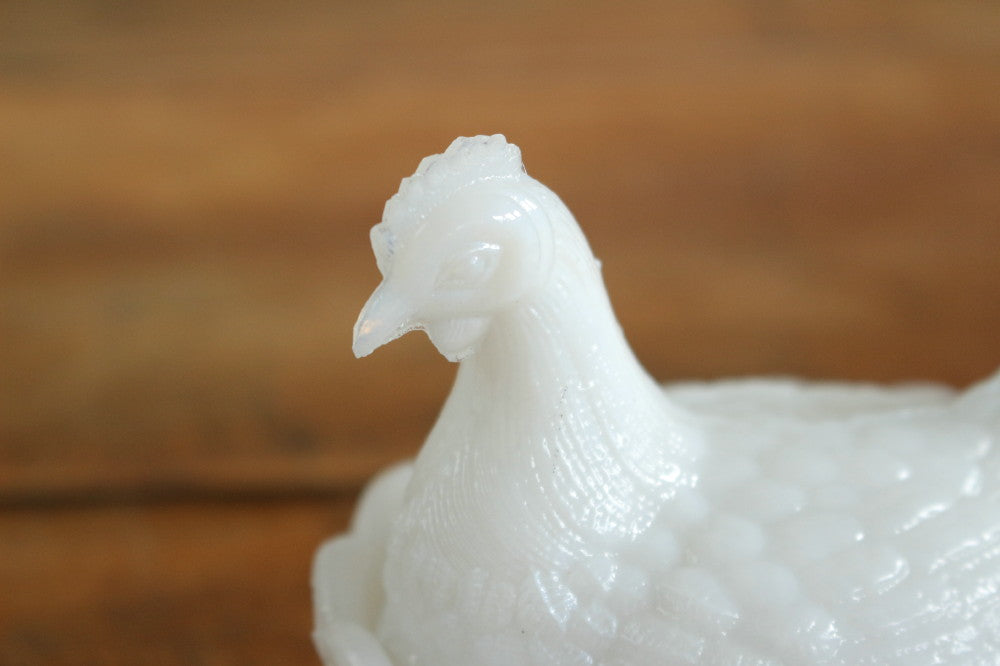 雌鶏のガラス製卵ケース（ミルクガラス）高さ9.5cm フランス