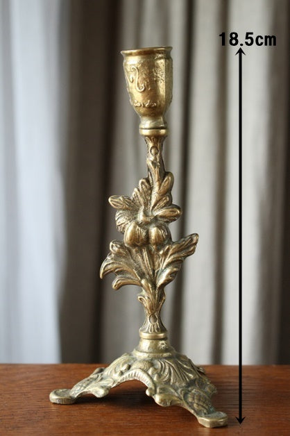 花模様が素敵な真鍮キャンドルスタンド（高さ18.5cm） フランス
